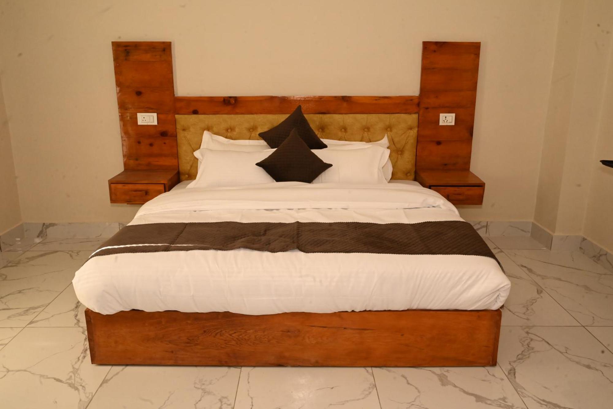 קנאטל Himalayan Hill Top Resort מראה חיצוני תמונה