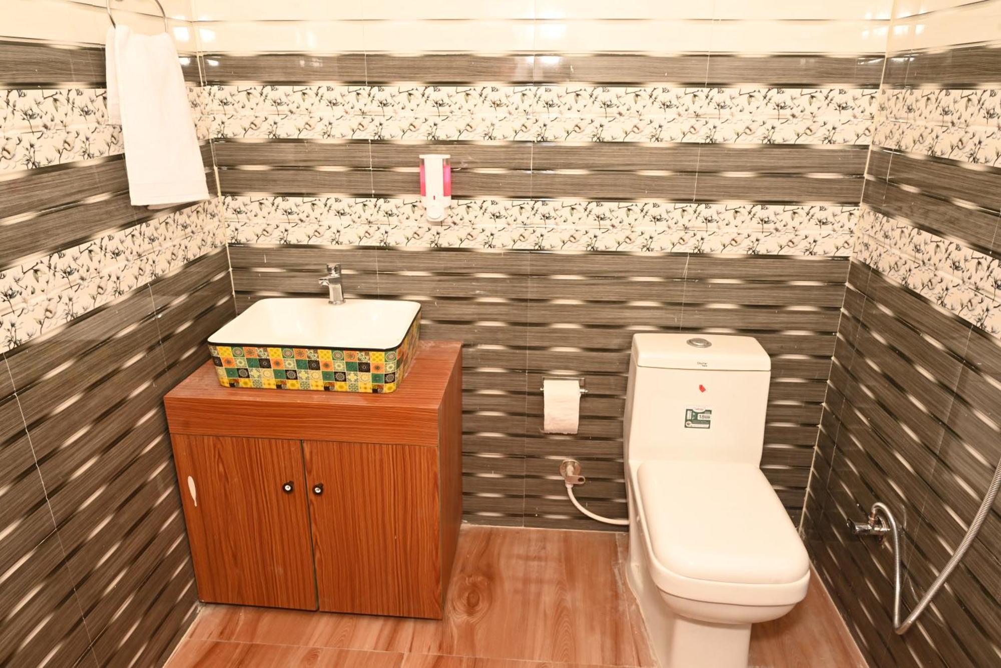 קנאטל Himalayan Hill Top Resort מראה חיצוני תמונה