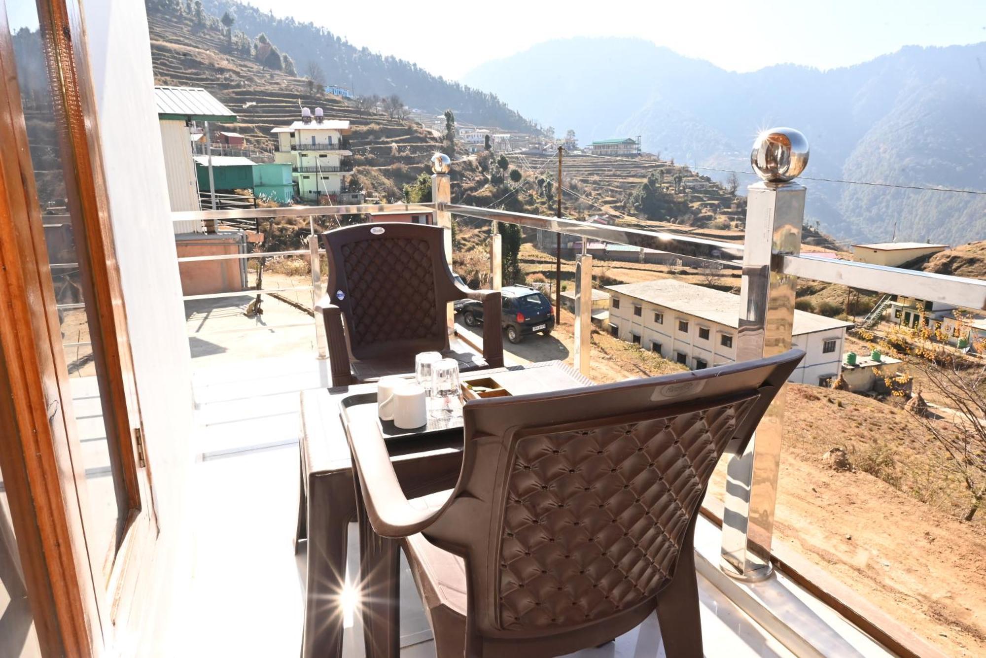 קנאטל Himalayan Hill Top Resort מראה חיצוני תמונה