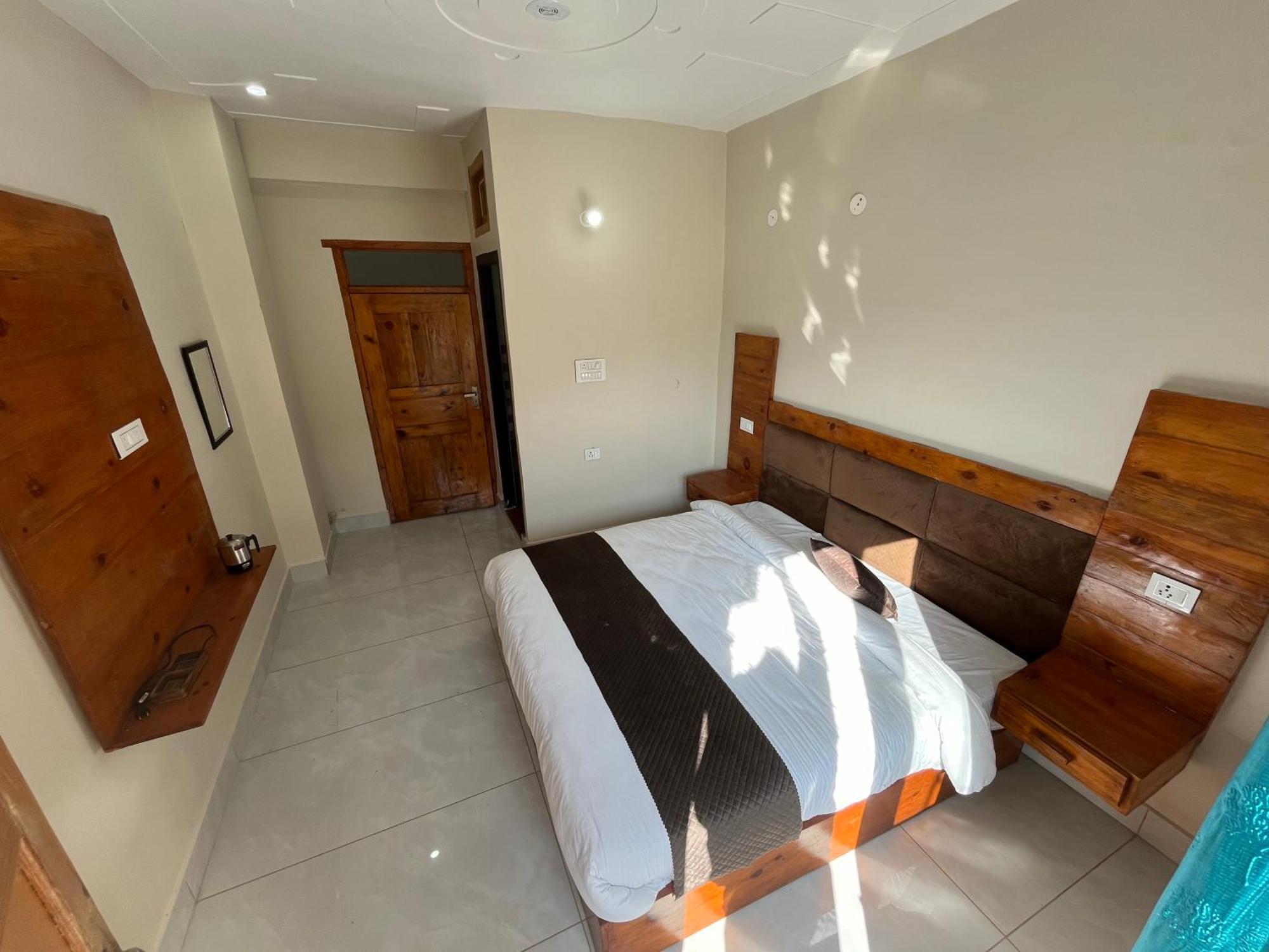 קנאטל Himalayan Hill Top Resort מראה חיצוני תמונה