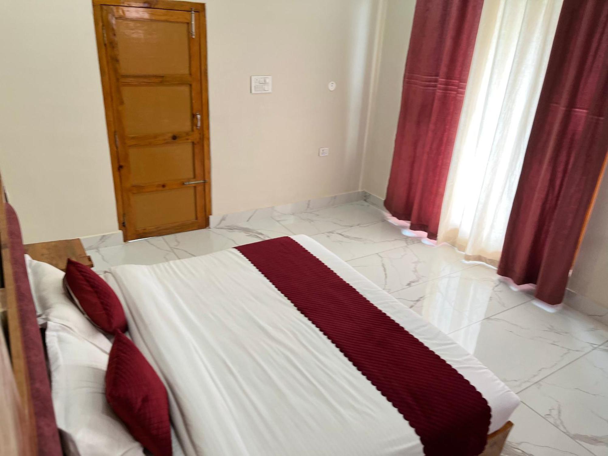 קנאטל Himalayan Hill Top Resort מראה חיצוני תמונה