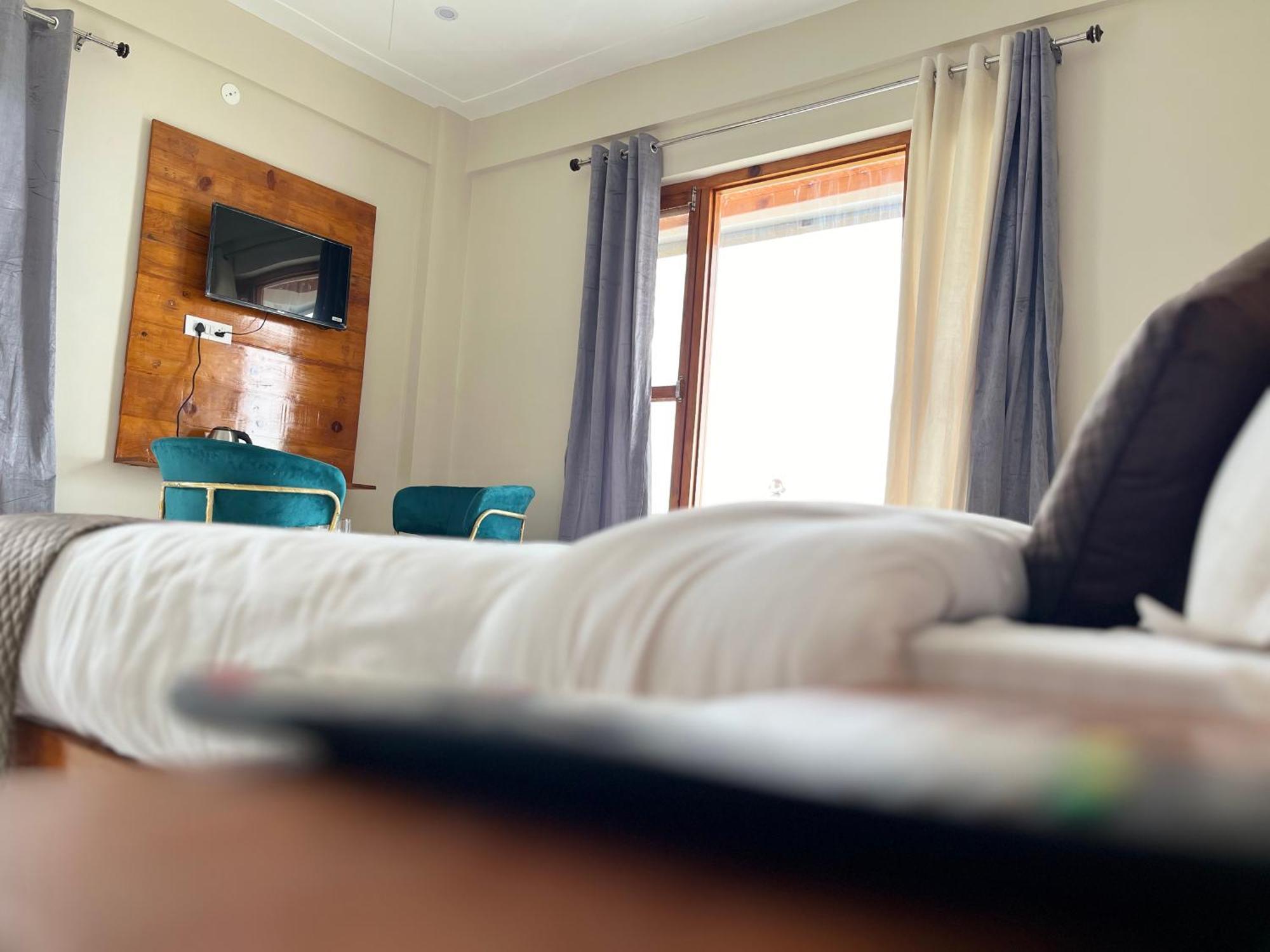 קנאטל Himalayan Hill Top Resort מראה חיצוני תמונה