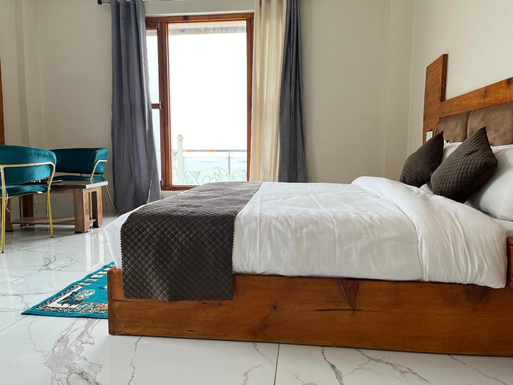 קנאטל Himalayan Hill Top Resort מראה חיצוני תמונה