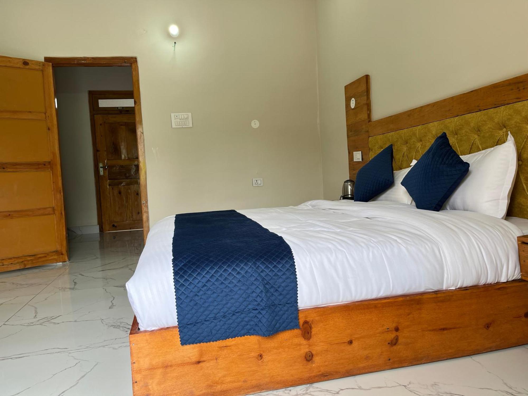 קנאטל Himalayan Hill Top Resort מראה חיצוני תמונה